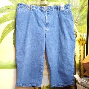 # 18 - Gloria Vanderbilt Blue Denim Capri Pants